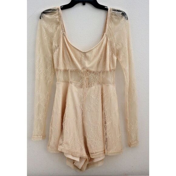 Glamorous x Urban Outfitters Women's Sz 6 Ivory Semi-Sheer Lace L/S Romper - Picture 1 of 13